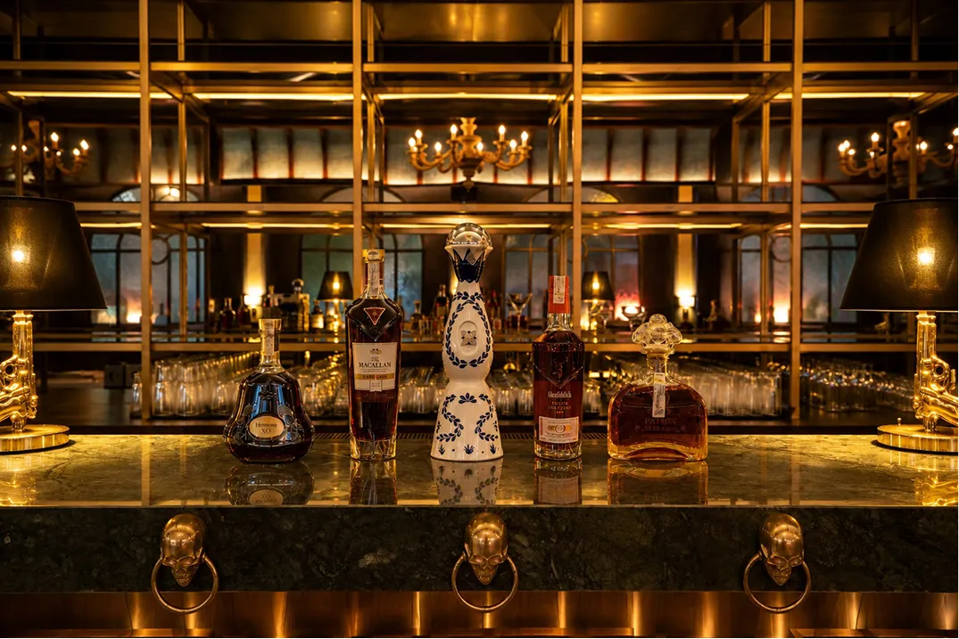 Bar Mona 12