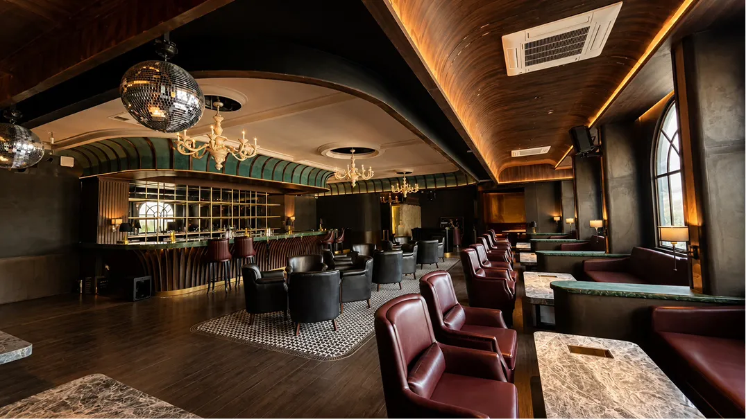 Bar Mona 6